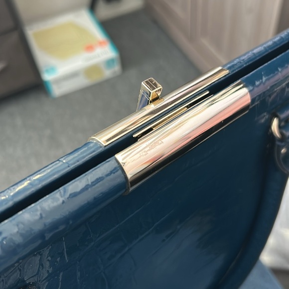 Kate Spade Navy Croc-Embossed Shoulder Bag and Dust BagNavy Blue Preowned - Picture 3 of 15